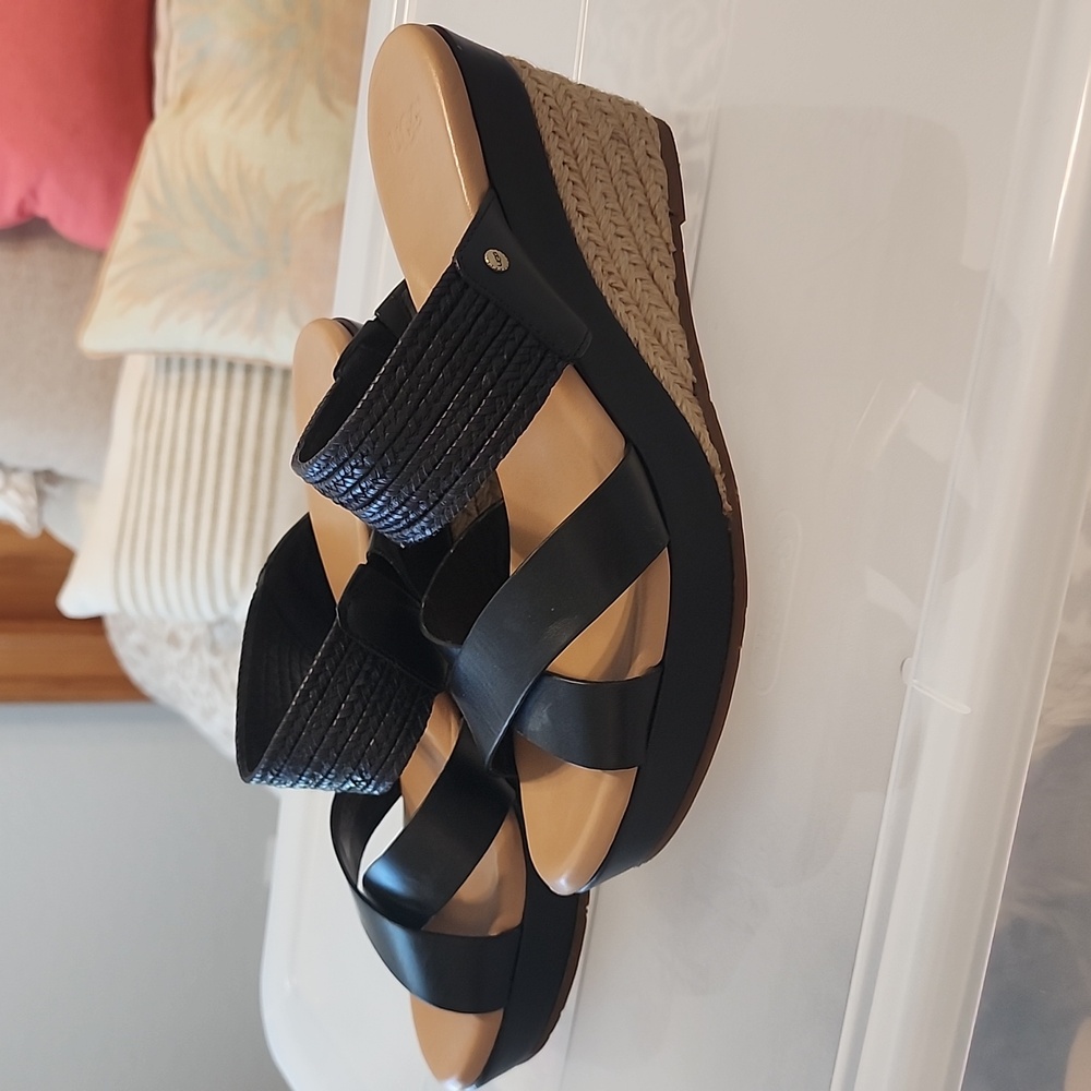 Womens UGG Adrianna Platform Cross Strap Black Wedge Sandals Size 9
